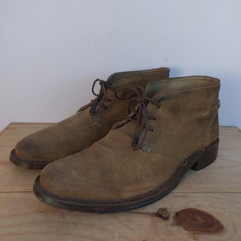 Frye Oliver chukka ankle boots in brown suede, men's size 9 D Made in Mexico